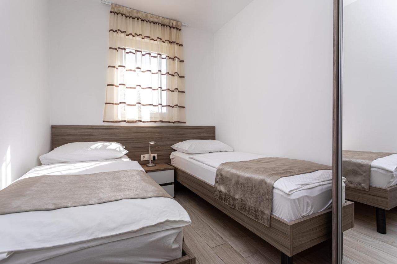 Apartments Crnekovic Tomislava 8 Baška Exterior foto