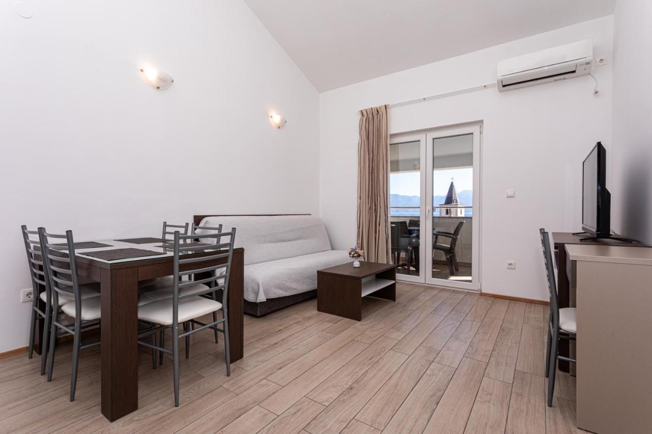 Apartments Crnekovic Tomislava 8 Baška Exterior foto