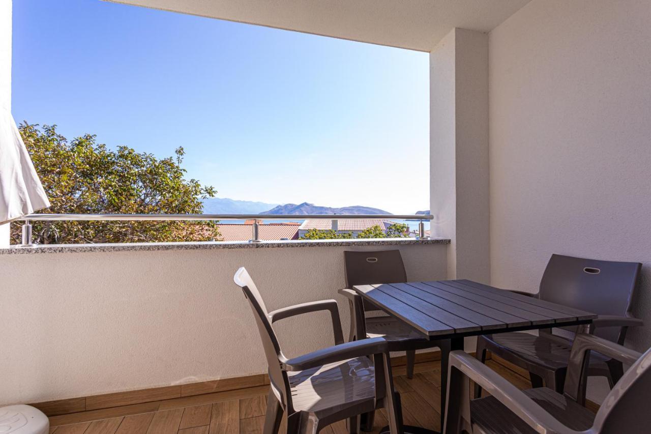Apartments Crnekovic Tomislava 8 Baška Exterior foto