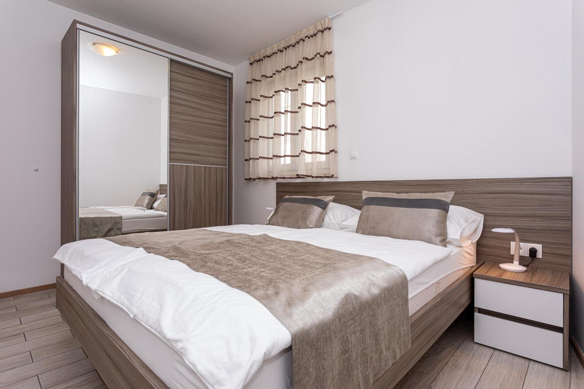 Apartments Crnekovic Tomislava 8 Baška Exterior foto