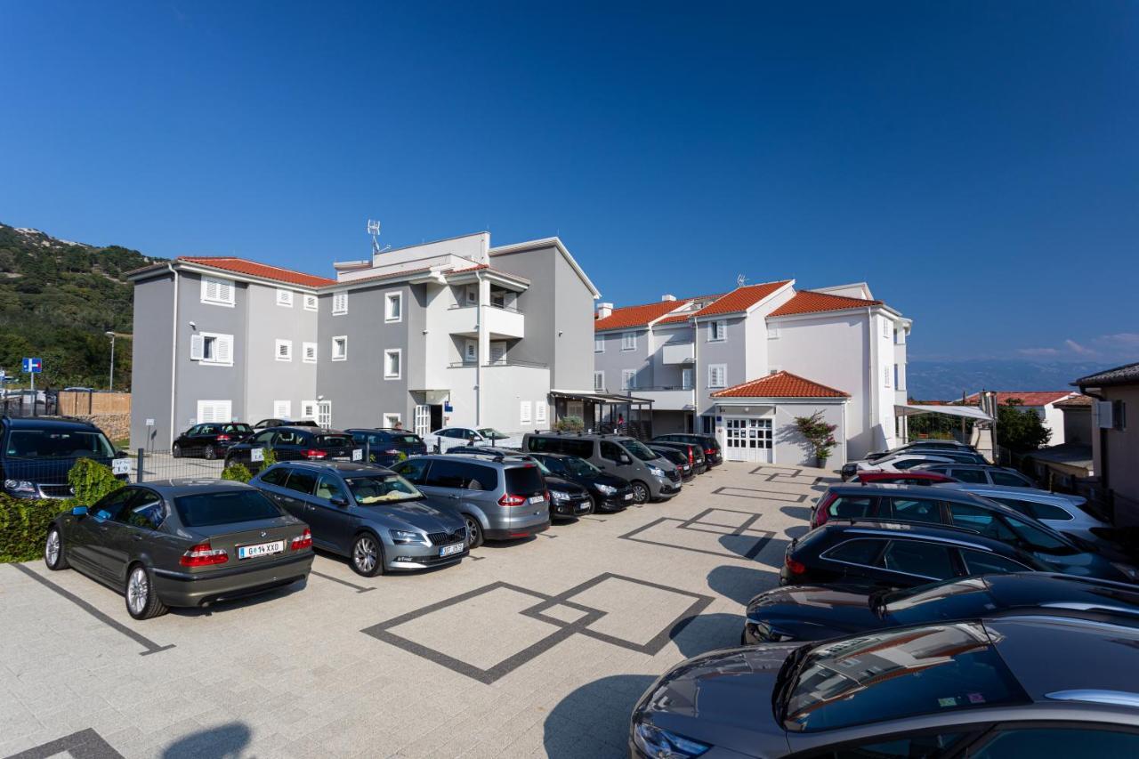 Apartments Crnekovic Tomislava 8 Baška Exterior foto