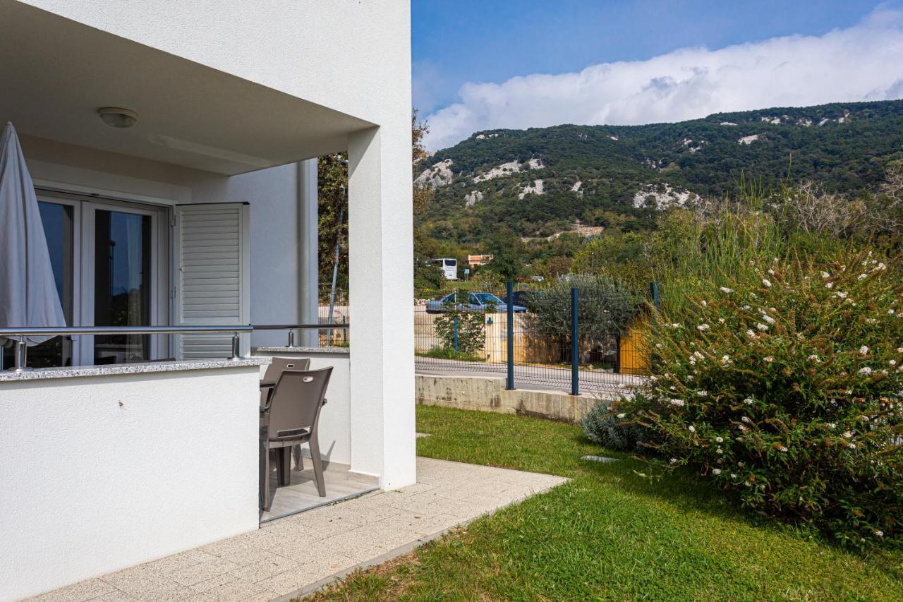 Apartments Crnekovic Tomislava 8 Baška Exterior foto